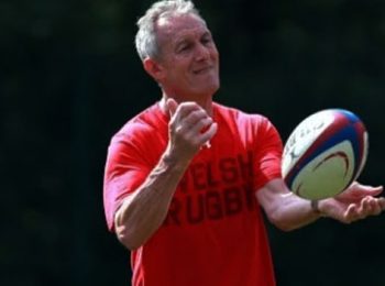Trợ lý HLV Rob Howley của ĐT Rugby xứ Wales vướng scandal cá cược