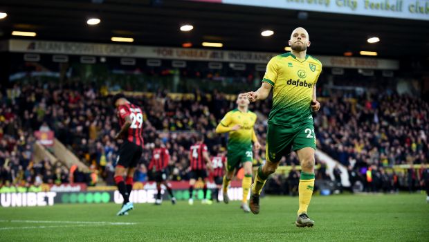 Norwich sống lại hy vọng sau khi đánh bại Leicester