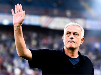 Thua cay trước AS Roma, HLV Mourinho tố trọng tài