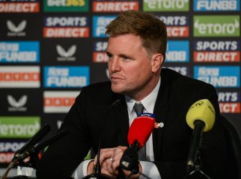 HLV Eddie Howe bênh vực học trò sau trận thua Newcastle