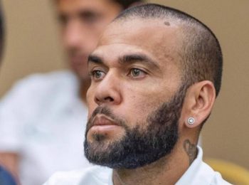 Dani Alves cầu cứu Neymar trong suốt thời gian bị giam