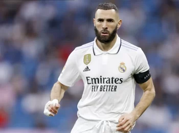 Ferdinand khuyên MU nên mua Benzema để nâng đỡ cho Hojlund