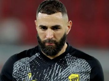 Andy Cole khuyên MU đem Karim Benzema bằng mọi giá