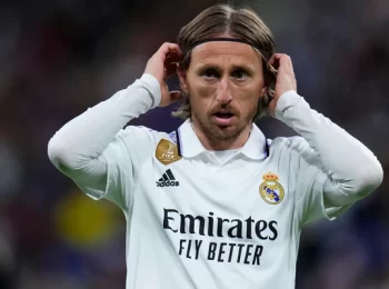 Luka Modric lập siêu phẩm, Real Madrid thắng nhọc