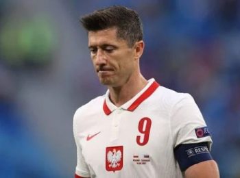 Robert Lewandowski khiến cho ĐT Ba Lan toát mồ hôi