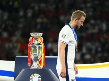 Harry Kane hứa sẽ trở lại mạnh mẽ cùng với tuyển Anh