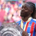 Arsenal được khuyên phá két chiêu mộ Eberechi Eze
