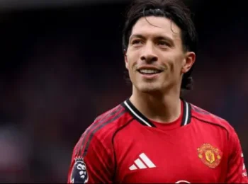 Lisandro Martínez để ngỏ khả năng trở lại quê nhà Argentina.